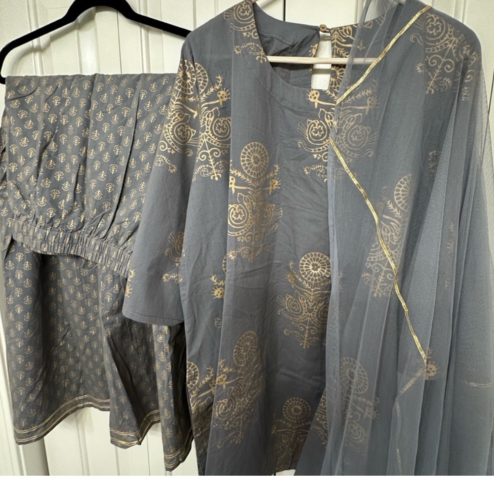 NWOT Gray 3-piece gharara suit plus size